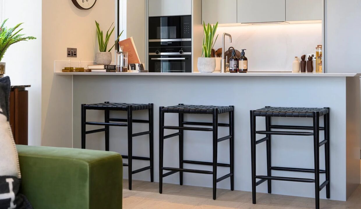 south-quay-plaza_2-bed-showhome_kitchen-1_29-05-2024