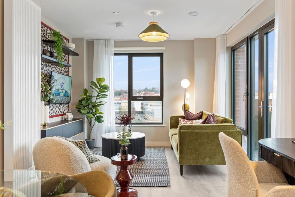 Contemporary Living in an Iconic London Destination