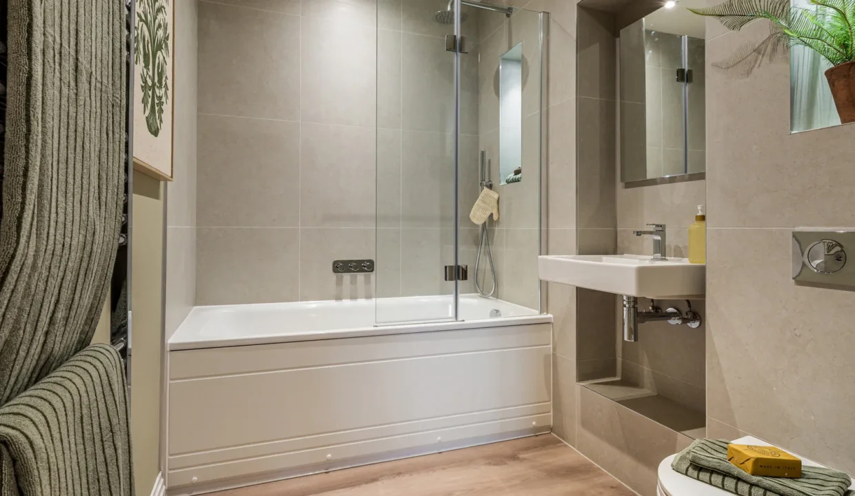springhhill_two-bedroom-show-apt_gallery_shower-over-bath_1_10032026