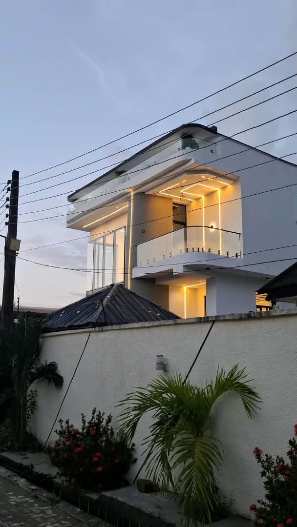 03-exterior-side-view Diamond Estate | 5 Bedroom Fully Detached Duplex for Sale, Lagos